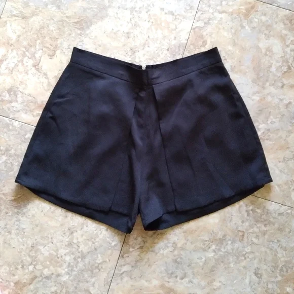 Francesca's Birdcage Label black faux skort shorts, size S - Picture 2 of 6
